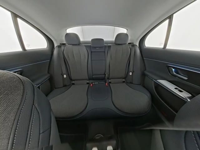 Mercedes-Benz E 200 Sedan