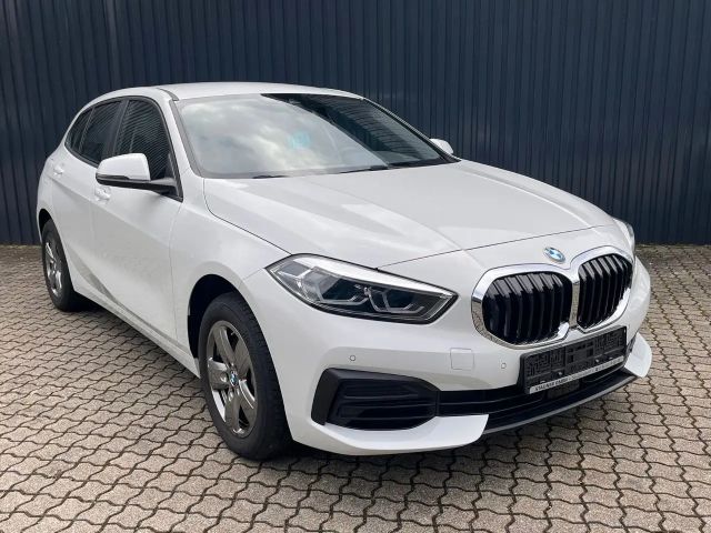 BMW 118 118i 5-deurs Sedan