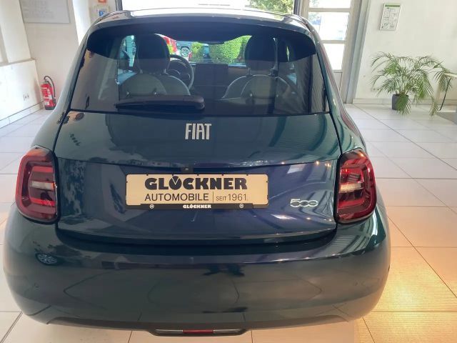 Fiat 500e La Prima