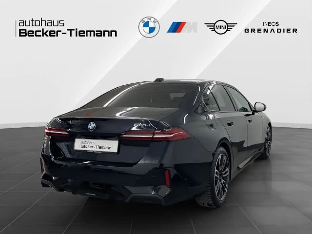 BMW 520 520d M-Sport Sedan