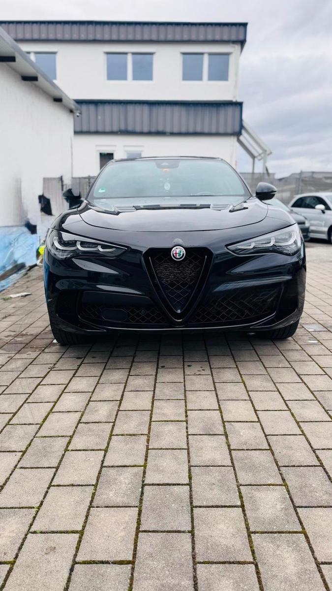 Alfa Romeo Stelvio AT8 Q4 Quadrifoglio