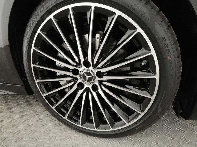 Mercedes-Benz C 200 Sedan