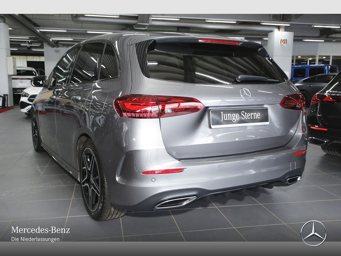Mercedes-Benz B 200 AMG Line Sedan