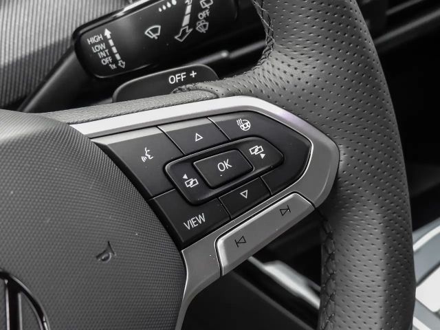 Volkswagen Golf 1.5 eTSI DSG Golf VIII R-Line