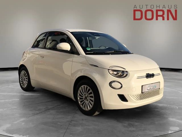 Fiat 500e LED-Tagfahrlicht Navigation DAB+ Klimaautomatik