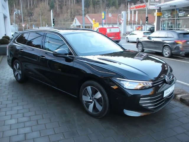 Volkswagen Passat 1.5 eTSI Business Variant