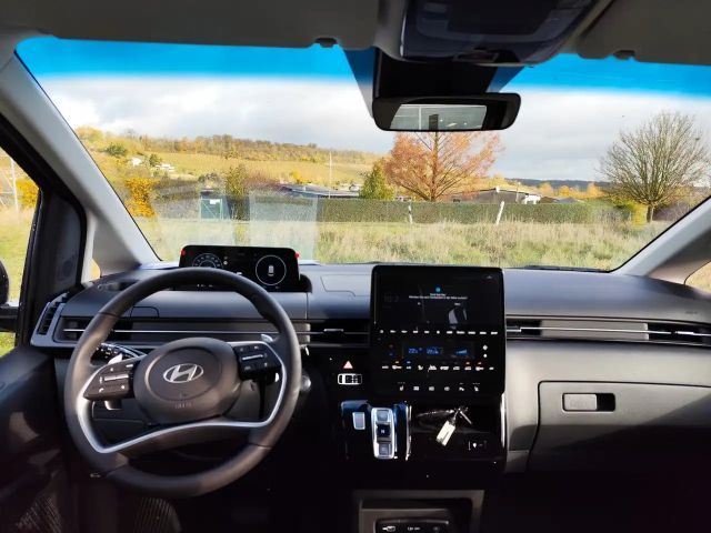 Hyundai Staria Trend