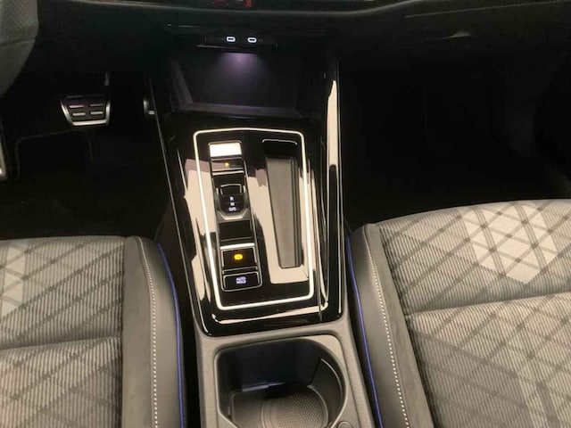 Volkswagen Golf 1.5 eTSI Golf VIII R-Line