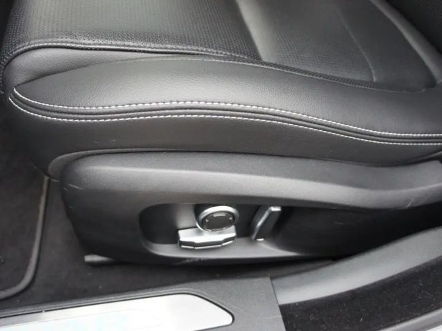 Jaguar XE AWD R-Dynamic SE