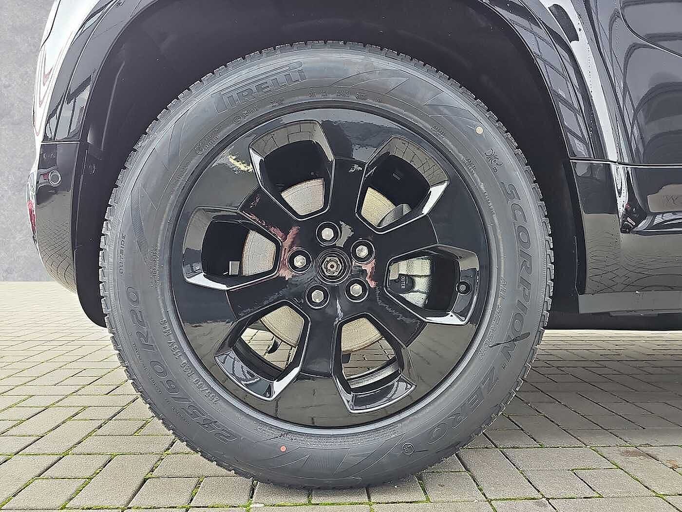 Land Rover Defender 110 Dynamic SE