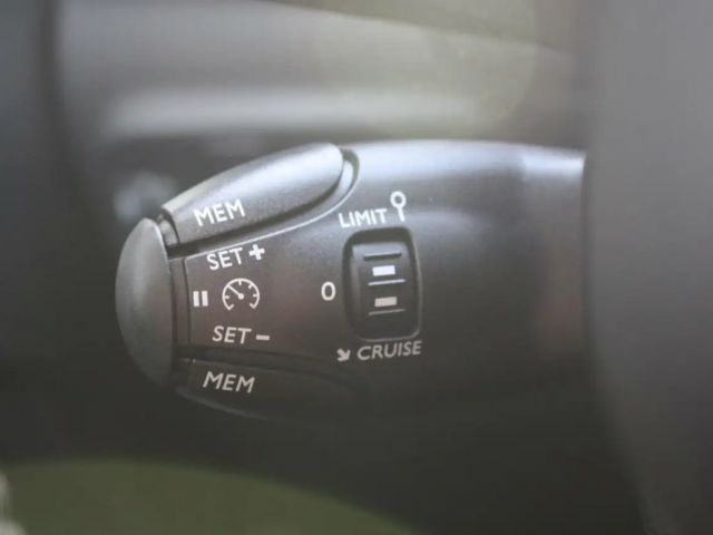 Citroën C3 C3 PT110 ShinePack S&S**SHZ, Navi, PDC, Rückfahrkamera