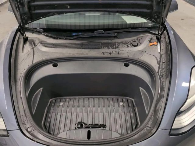 Tesla Model 3 AWD Long Range