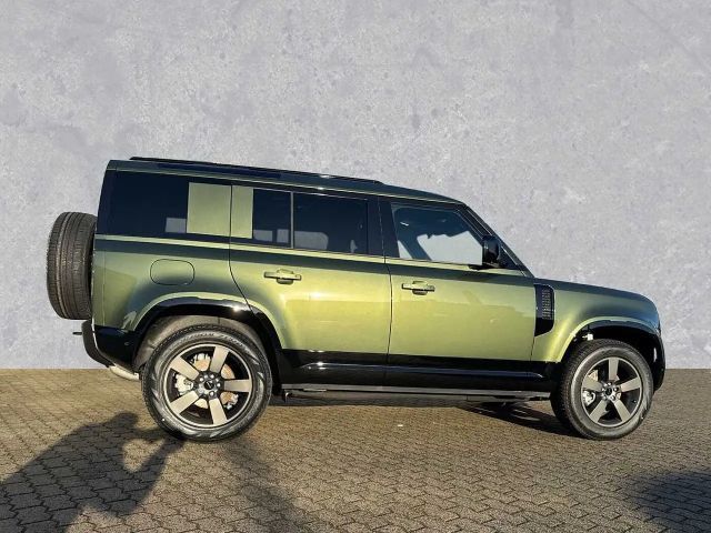 Land Rover Defender 110 D250 Dynamic HSE
