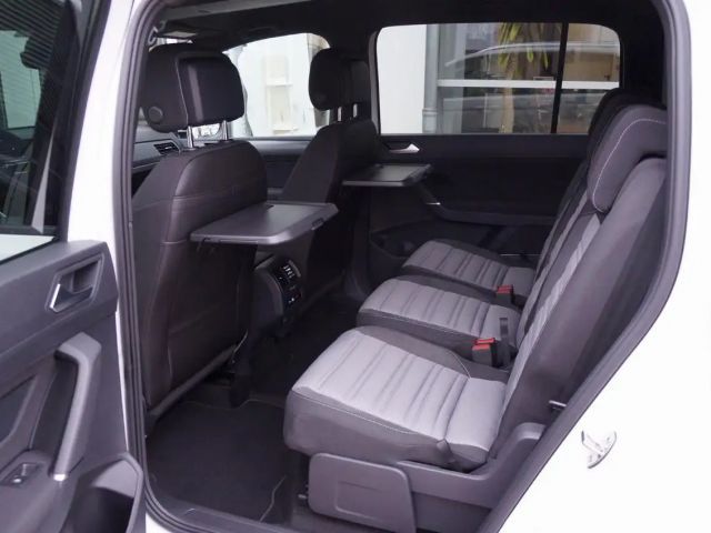 Volkswagen Touran 1.5 TSI DSG R-Line