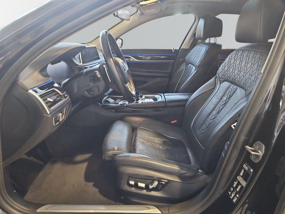 BMW 750 750i Sedan xDrive