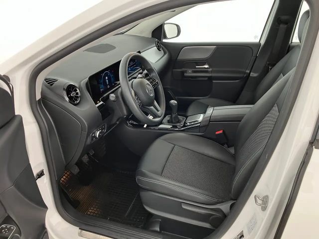 Mercedes-Benz B 180 B 180 d Sedan