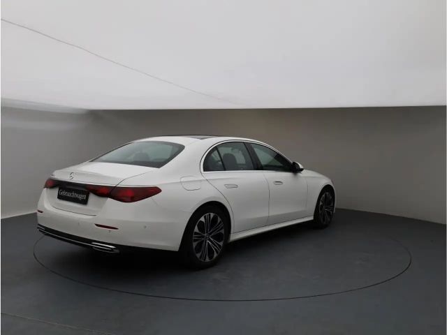 Mercedes-Benz E 220 AVANTGARDE E 220 d Sedan