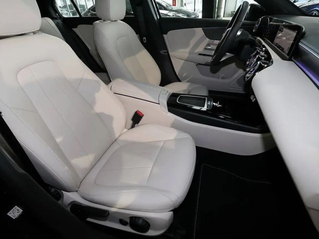 Mercedes-Benz A 180 PANO+KEYLESS+TOTWINKEL+LED+18"+LEDER BEIGE