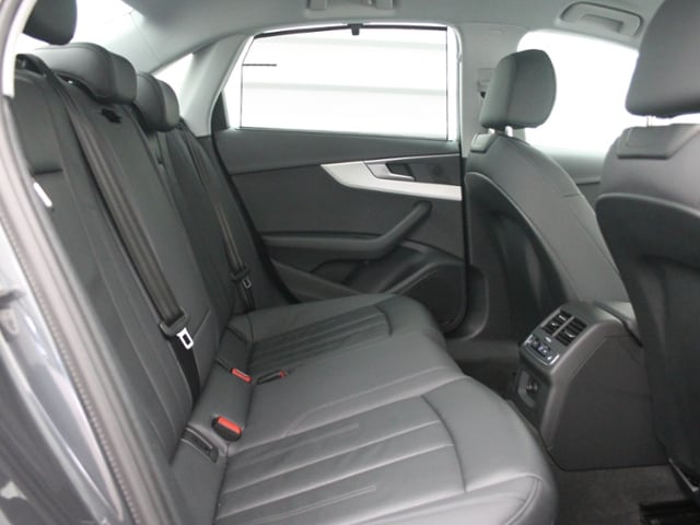 Audi A4 30 TDI S-Tronic Sedan