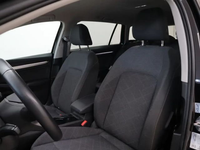 Volkswagen Golf Life Variant