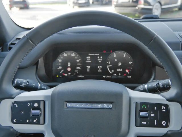 Land Rover Defender 110 Dynamic SE