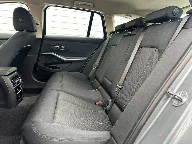 BMW 330 330e xDrive