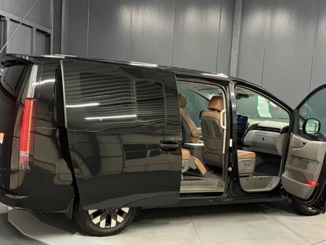 Hyundai Staria Signature Vierwielaandrijving