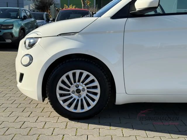 Fiat 500e +Klimaaut.+Tempomat+Spurhalte.+Schildererkennung