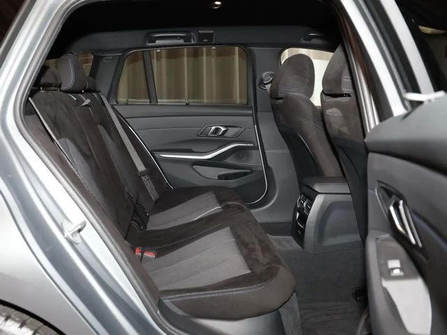 BMW 330 330d M-Sport Touring xDrive