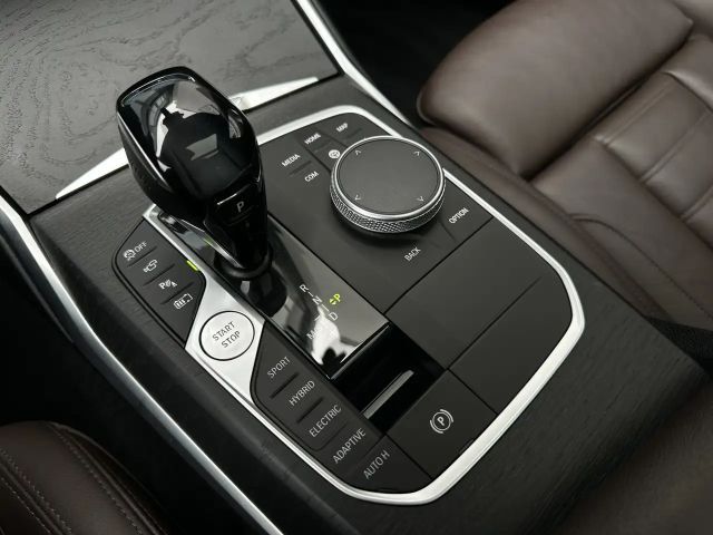 BMW 330 330e M-Sport xDrive