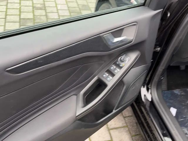 Ford Focus EcoBoost ST Line