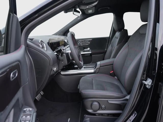 Mercedes-Benz B 180 AMG Line Sedan