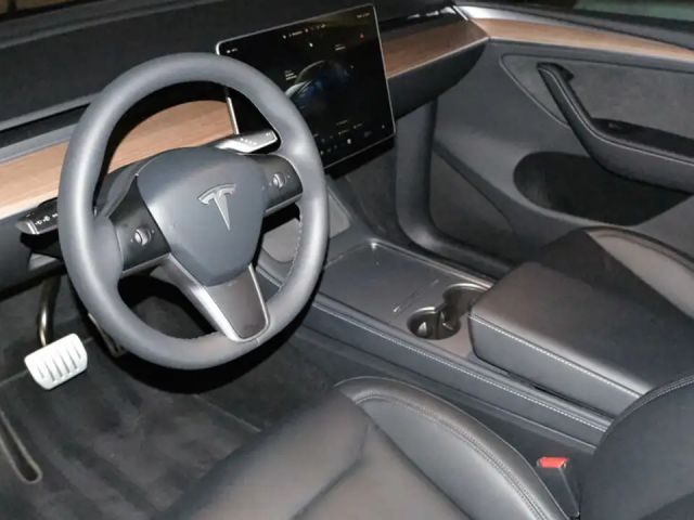 Tesla Model Y AWD Performance