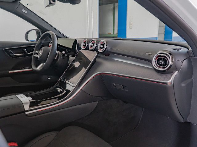 Mercedes-Benz C 200 AMG Line Sedan