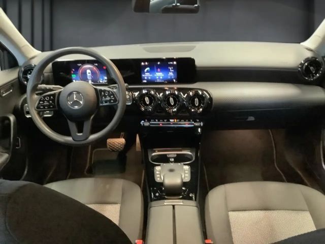 Mercedes-Benz A 250 A 250 e