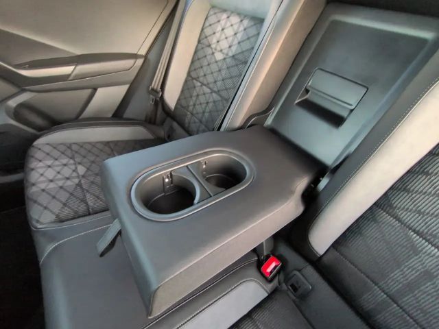 Volkswagen T-Roc 1.5 TSI DSG R-Line