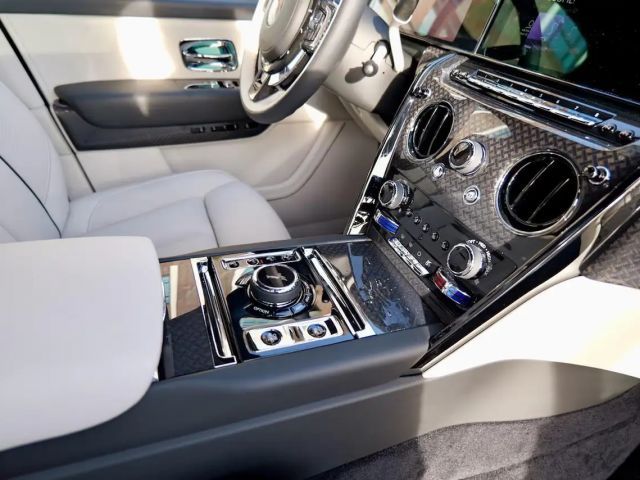 Rolls-Royce Cullinan Cullian Black Badge 2026  4 Seats I star headliner