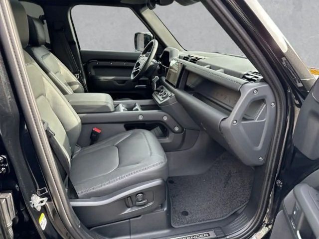 Land Rover Defender 110 D250 Dynamic SE