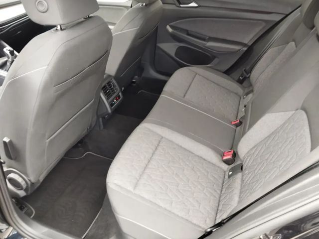 Volkswagen Golf Life Variant