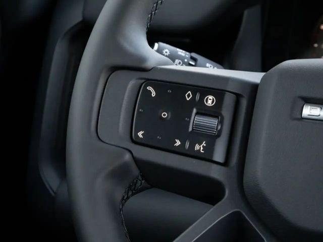 Land Rover Defender 110 D250 Dynamic SE