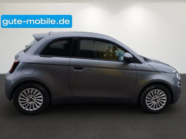 Fiat 500e Action
