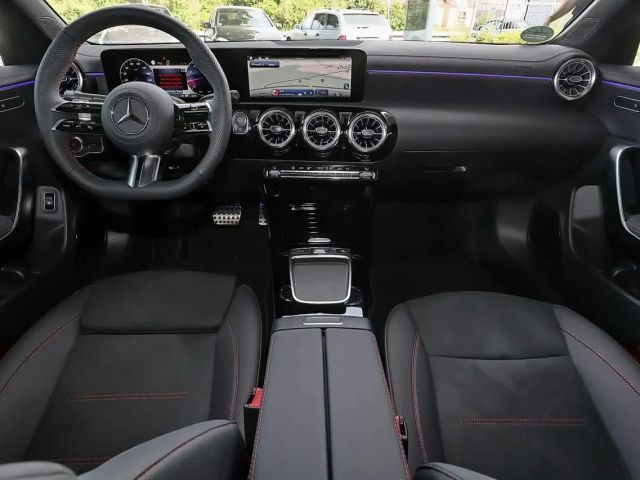 Mercedes-Benz CLA 200 AMG Line Coupé