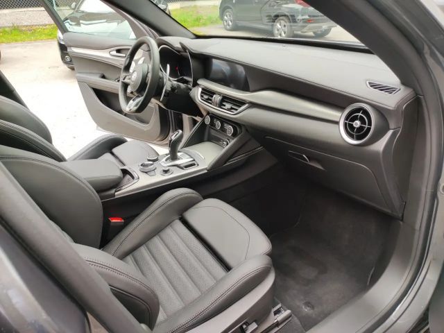 Alfa Romeo Stelvio AT8 Q4 Veloce