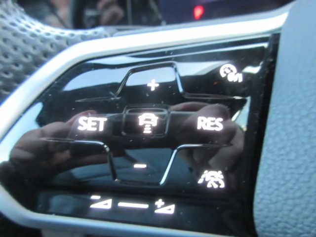 Volkswagen Golf 2.0 TSI DSG IQ.Drive R-Line