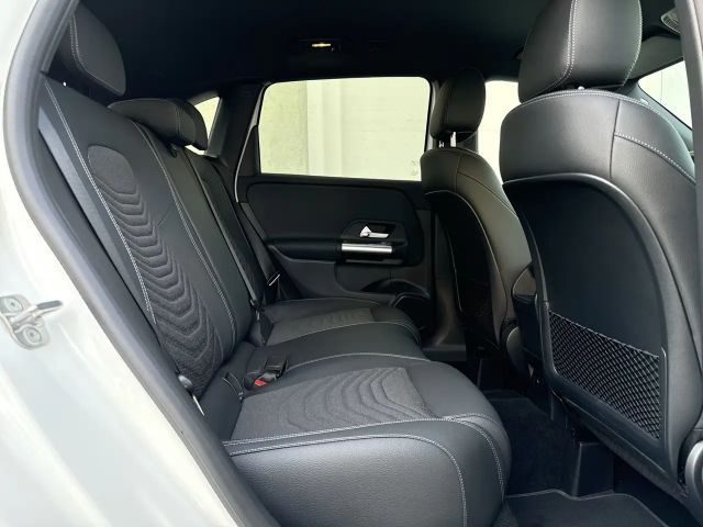 Mercedes-Benz B 180 B 180 d Sedan