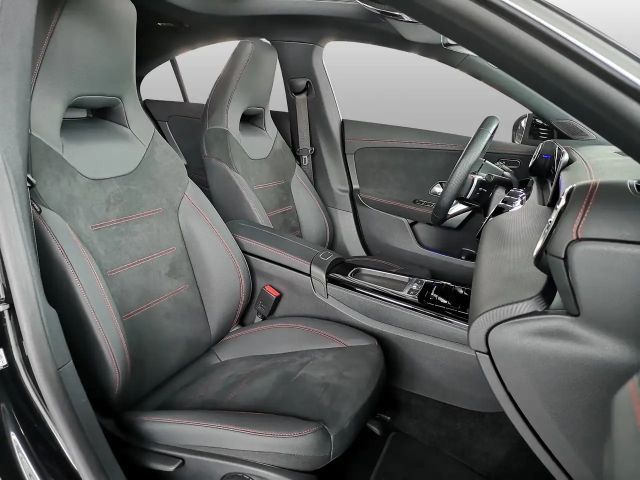 Mercedes-Benz CLA 180 AMG Line Coupé