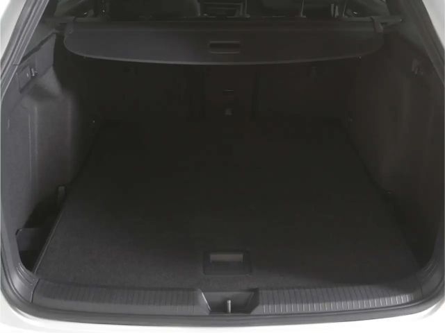 Volkswagen Golf 1.5 eTSI DSG R-Line Variant