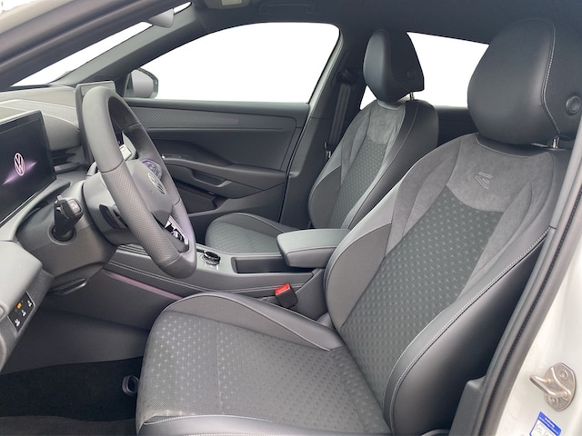 Volkswagen T-Roc 1.5 eTSI DSG IQ.Drive R-Line