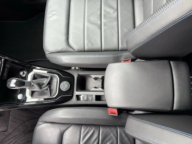 Volkswagen T-Roc R / R-Performance / Akrapovice