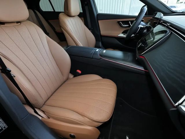 Mercedes-Benz E 200 AMG Line Sedan